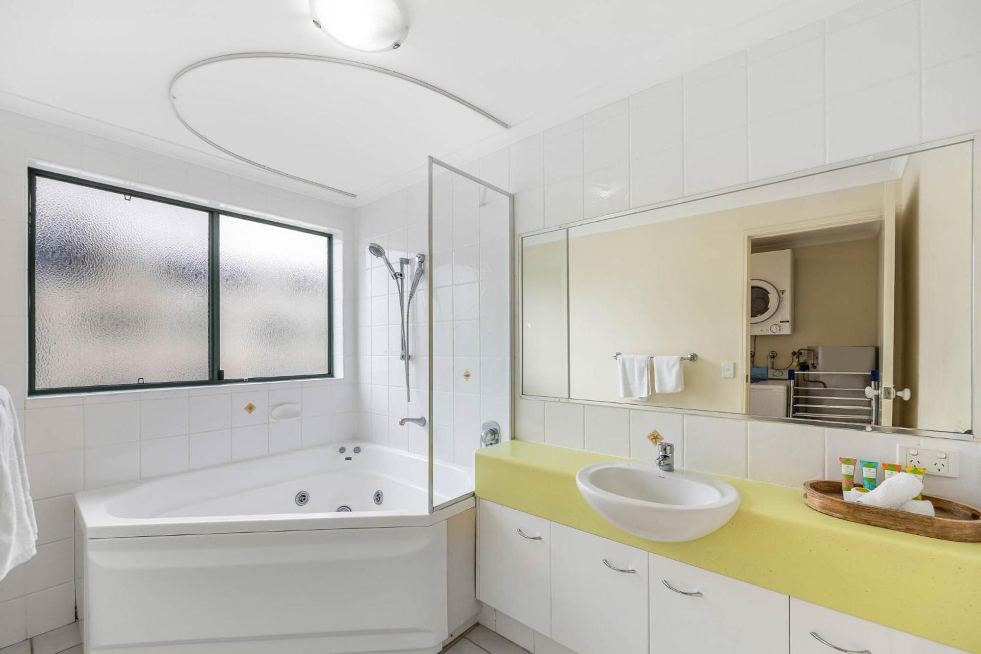 Sunshine Towers Boutique Apartments Maroochydore Exterior photo